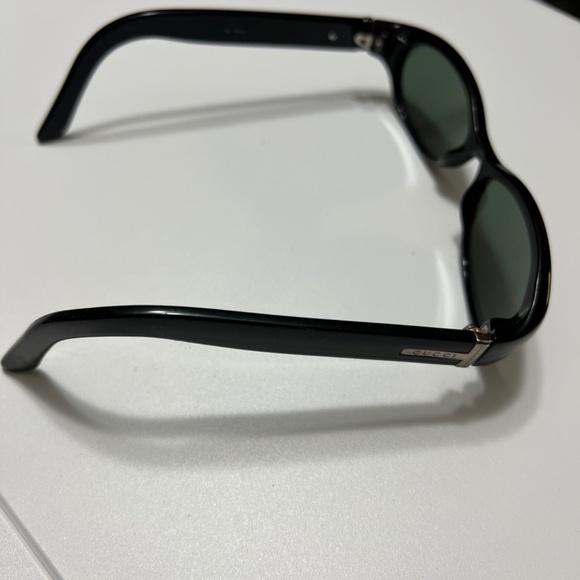 Gucci Vintage Black GG2504/S Rimmed Oval Sunglasses main image 12